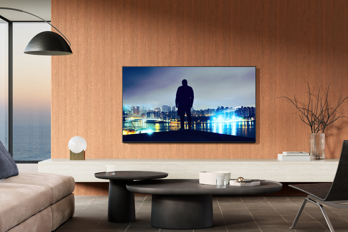リビングに設置されたBRAVIA 8 II。ソニー公式の製品イメージ。