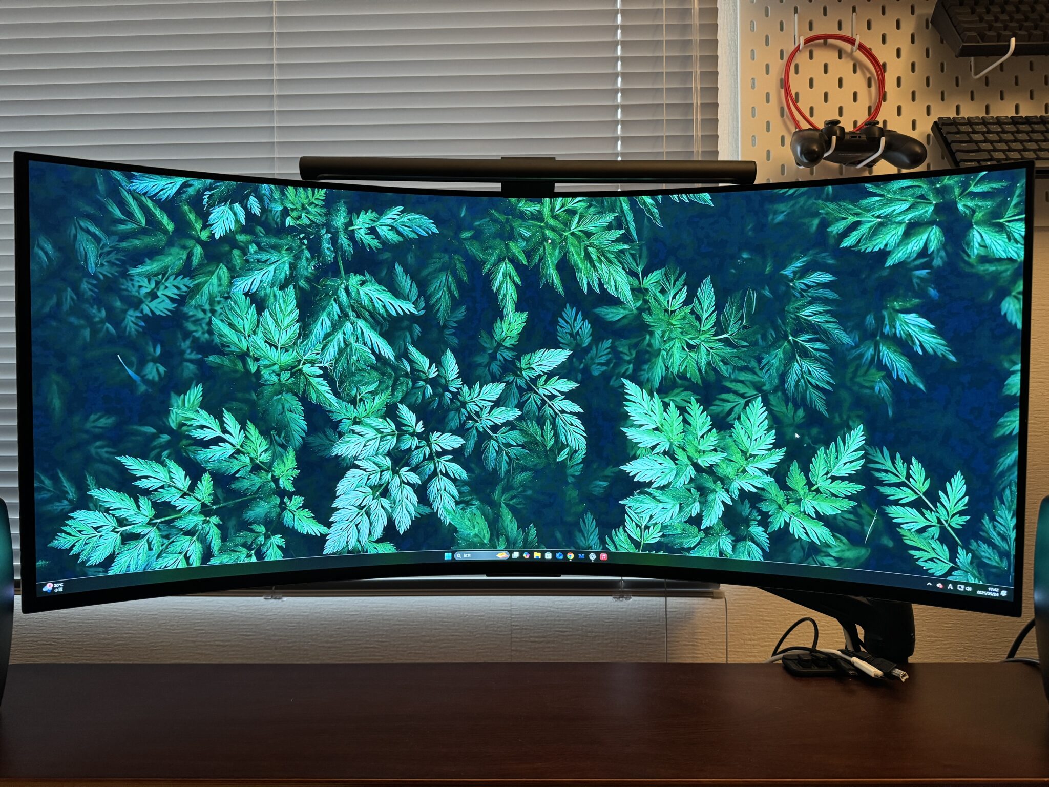 LG UltraGear OLEDを設置したデスク